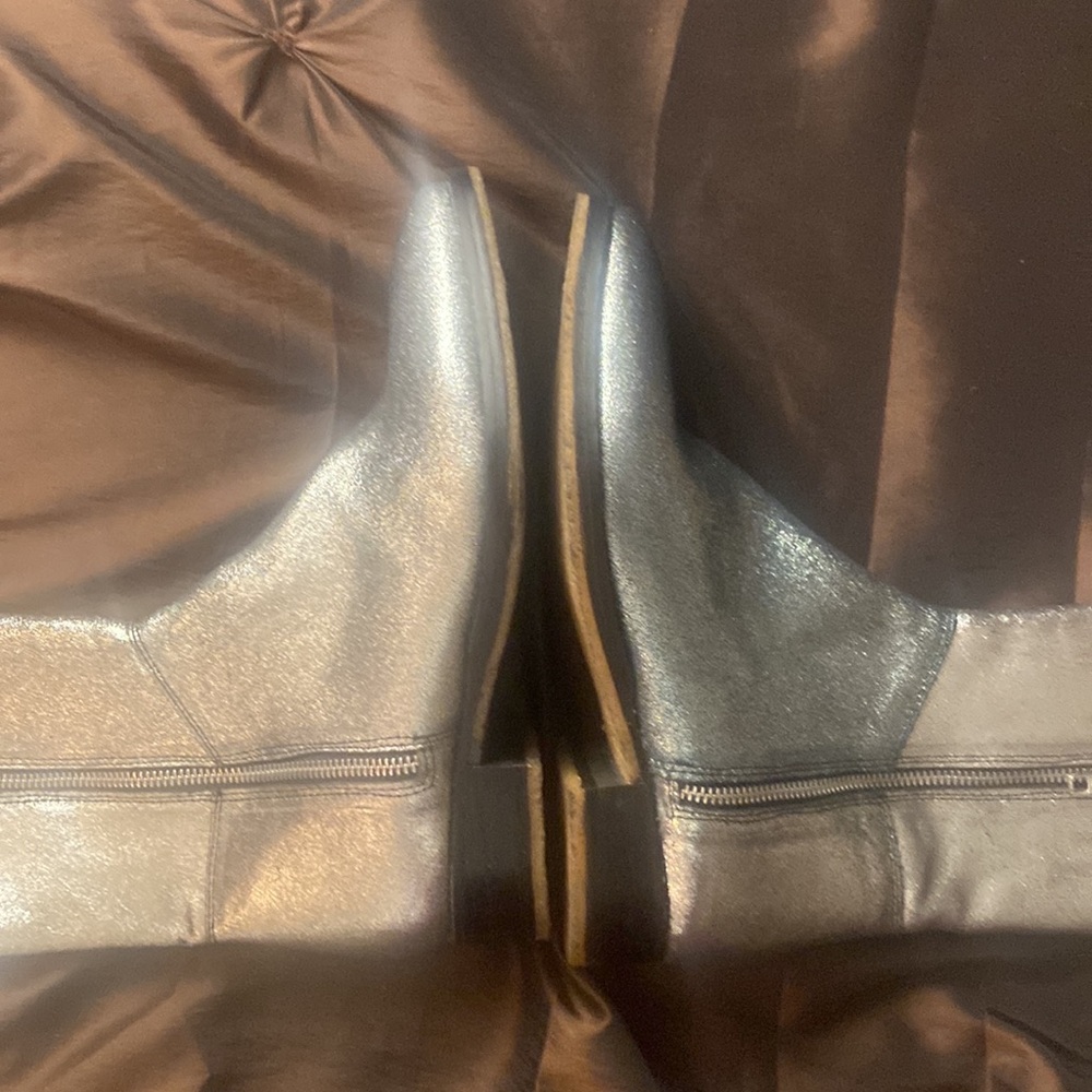 FREE PEOPLE Luna Womens Leather Ankle Zipper Boots metallic size 8 Silver 🎀 New - Picture 9 of 10